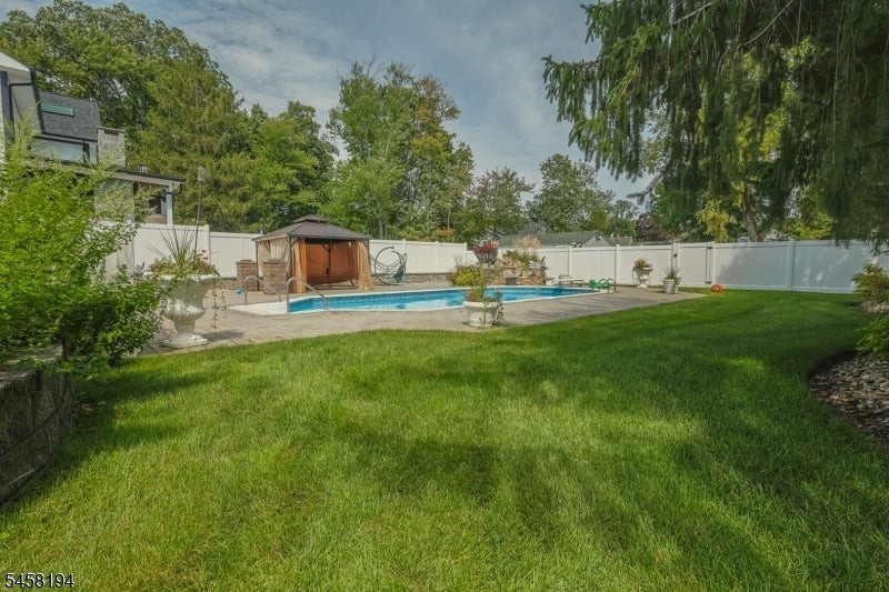 22 Bryant Dr - Photo 7 of 33