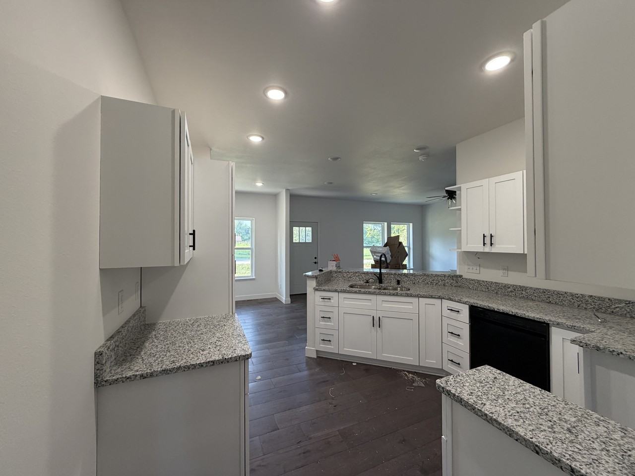 619 W Morrow St #NA - Photo 2 of 9