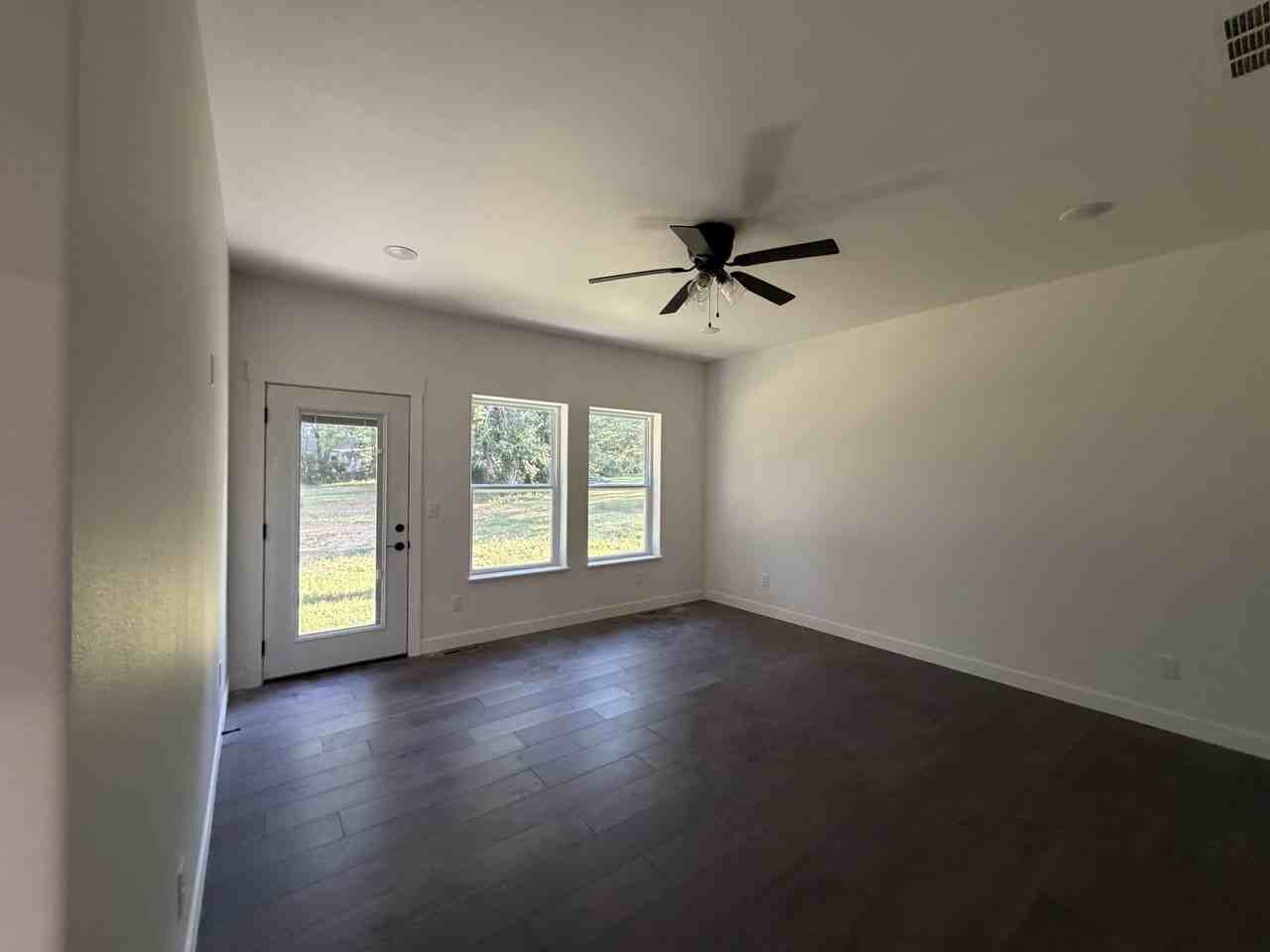 619 W Morrow St #NA - Photo 3 of 9