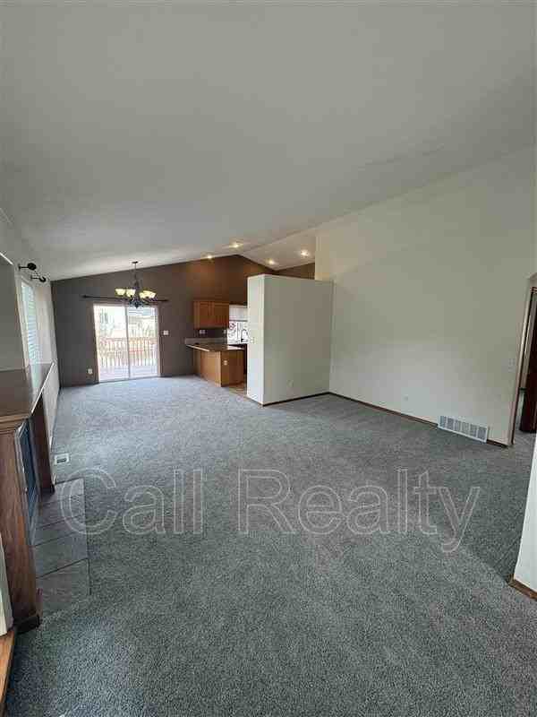 14609 E Crown Ave - Photo 3 of 20