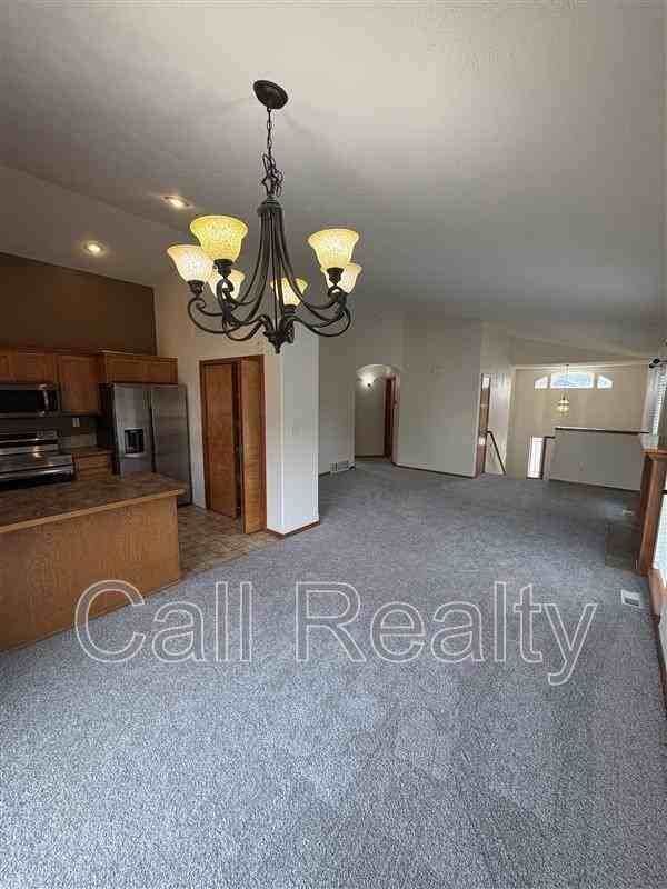 14609 E Crown Ave - Photo 4 of 20