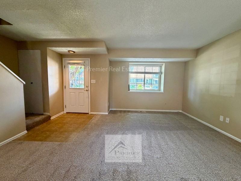 883 London Green Way - Photo 3 of 13