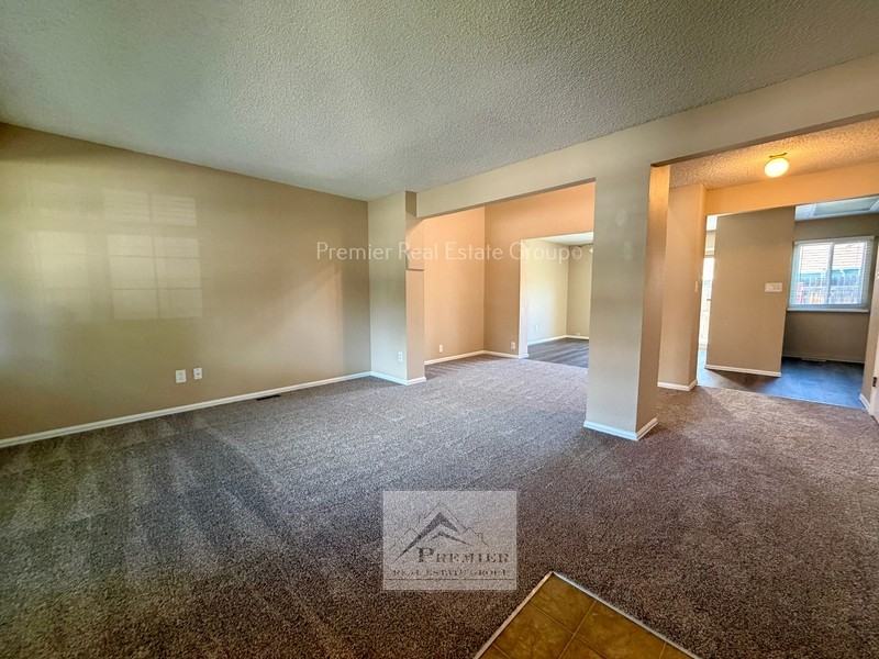 883 London Green Way - Photo 4 of 13