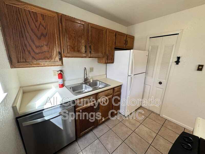 2230 N Weber St #B - Photo 4 of 17