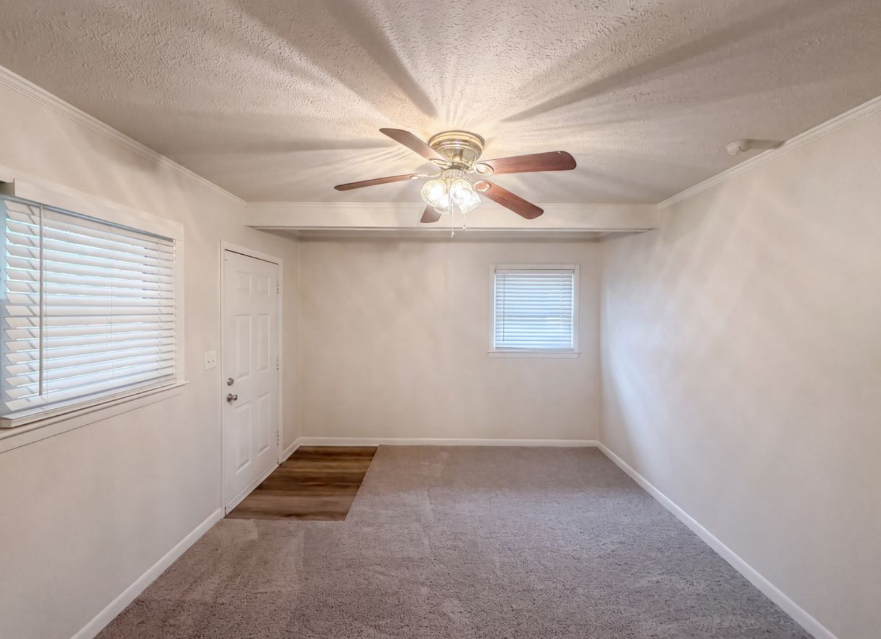 608 E Morehead St - Photo 3 of 15