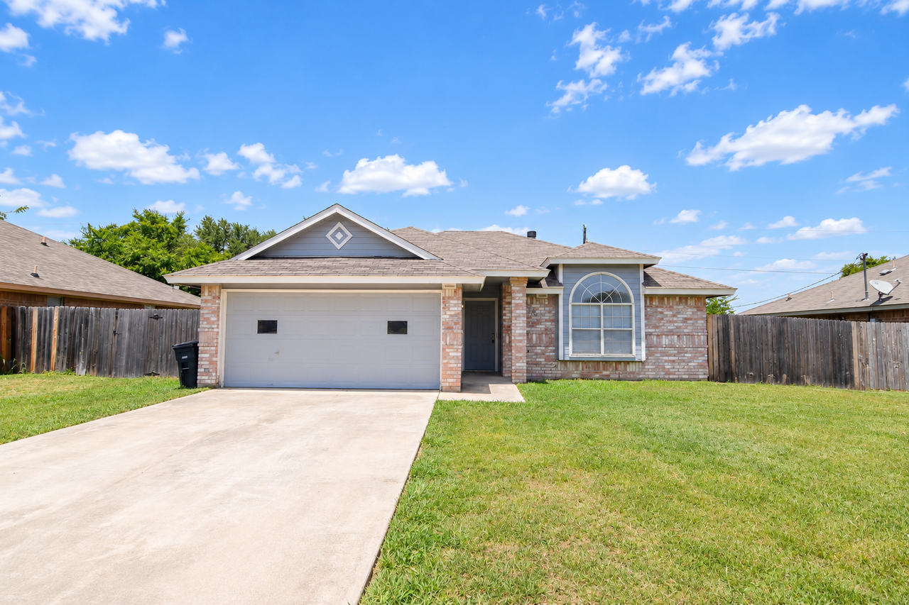 715 Lisa Ln
