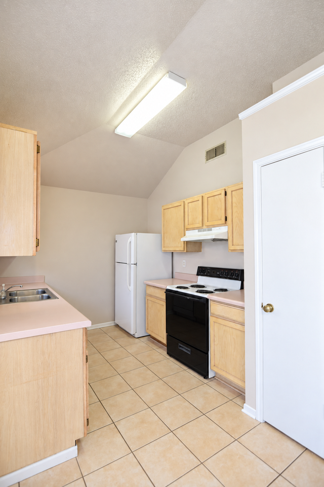 715 Lisa Ln - Photo 5 of 16