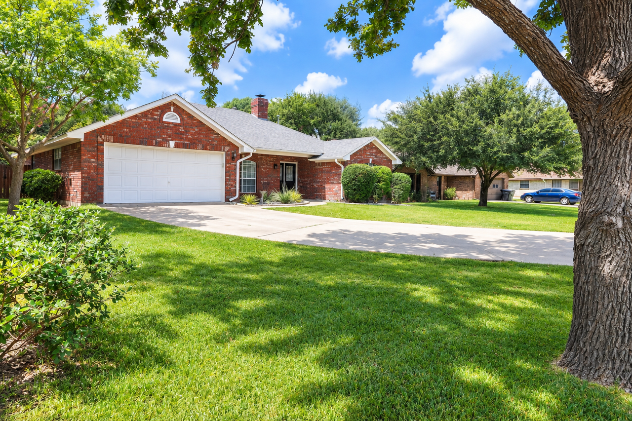 112 Tiger Cir - Photo 2 of 17
