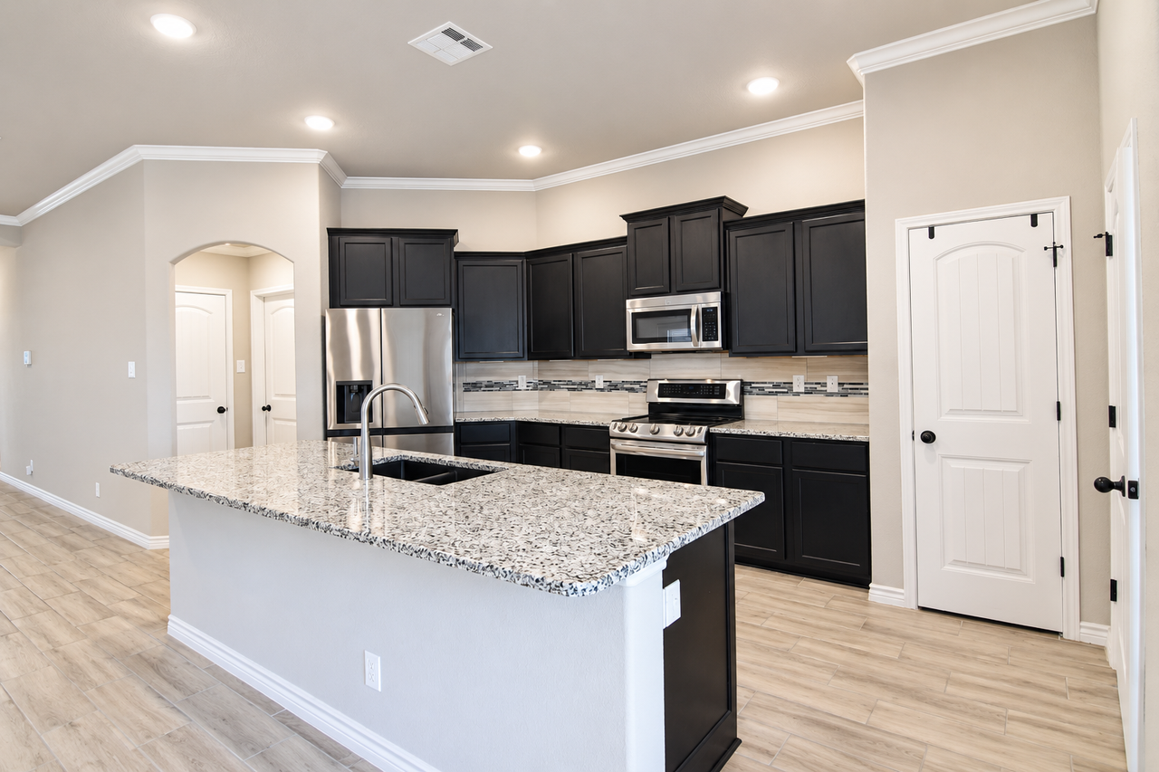5105 Colina Dr - Photo 4 of 20