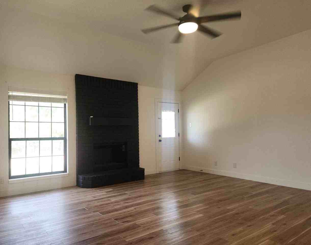 3904 Sawtooth Dr - Photo 2 of 10