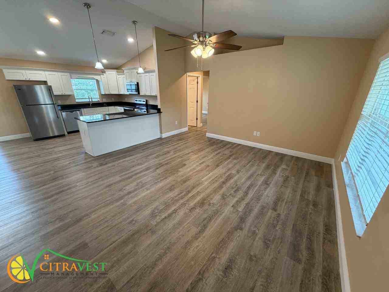 2002 W Wavecrest Dr - Photo 2 of 14