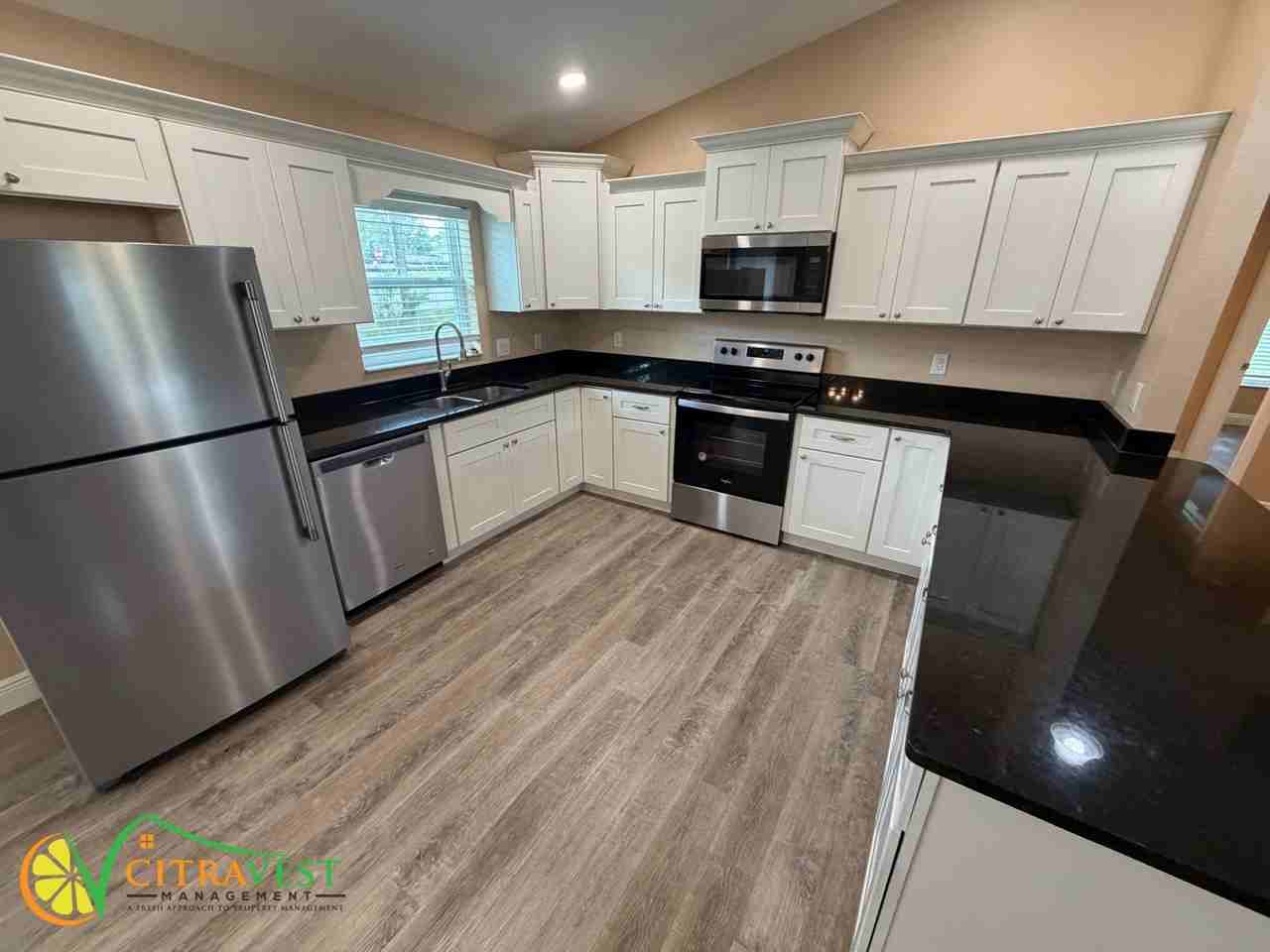 2002 W Wavecrest Dr - Photo 3 of 14