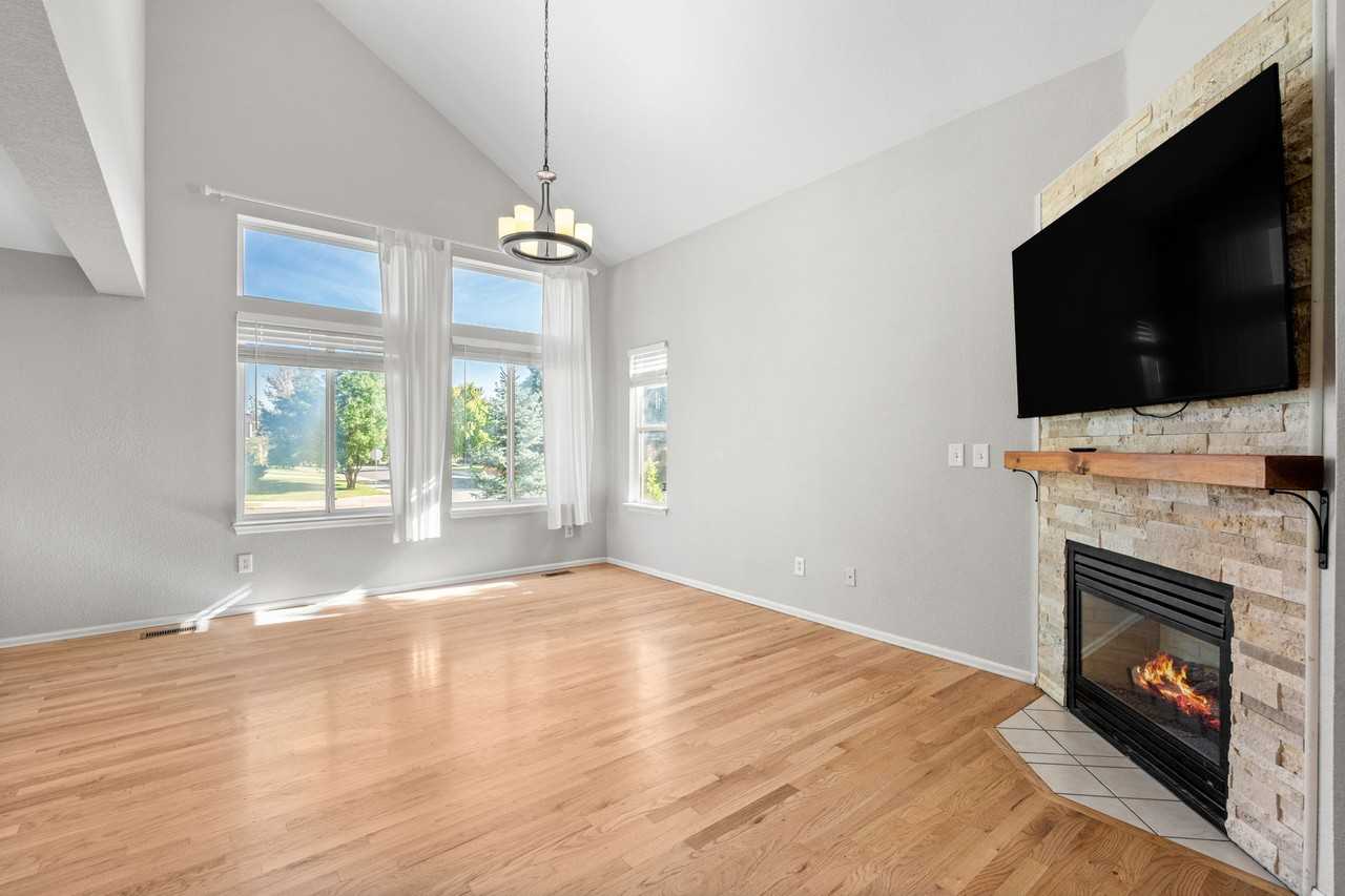 16100 White Hawk Dr - Photo 3 of 32