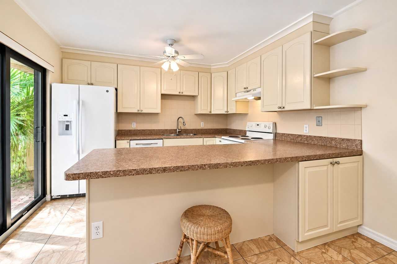 18 Cedar Dunes Dr - Photo 3 of 38