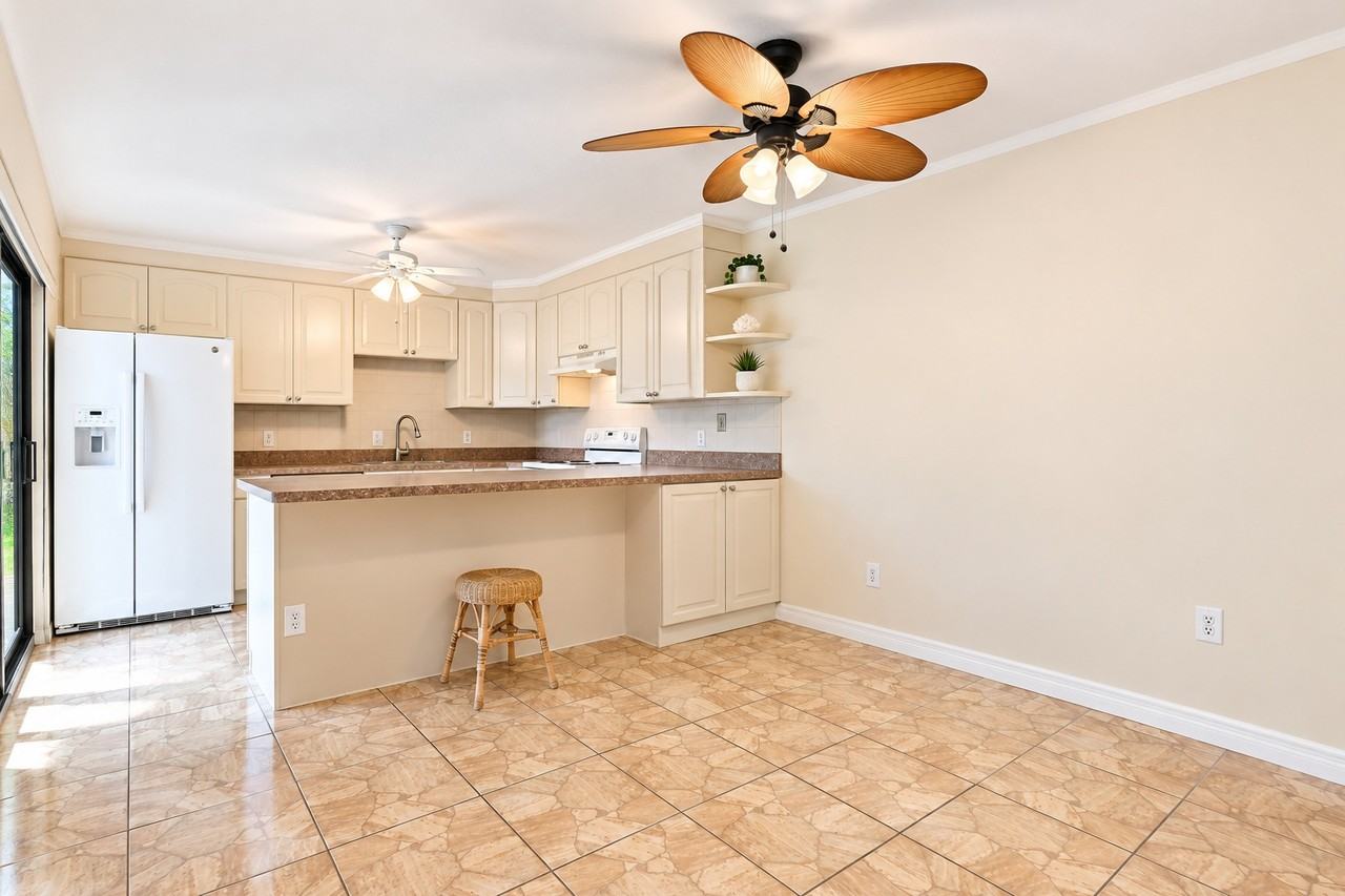 18 Cedar Dunes Dr - Photo 5 of 38
