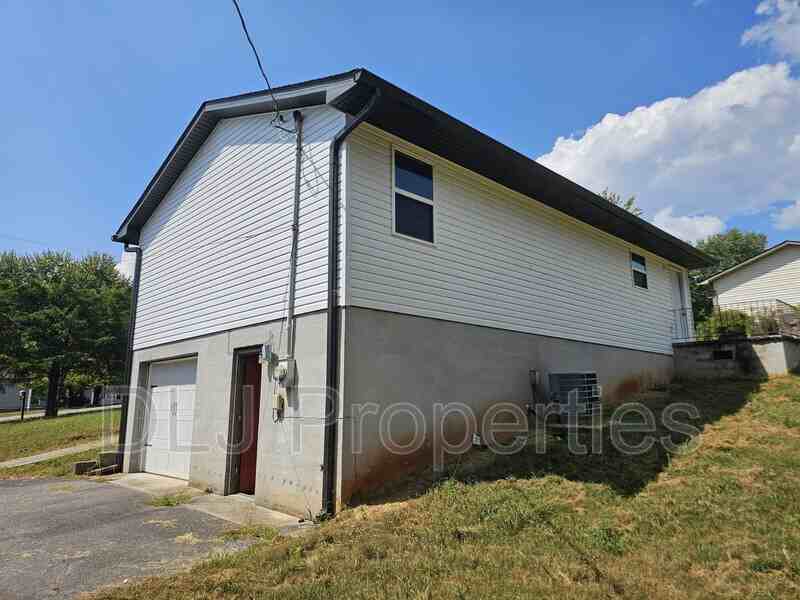504 Betty Lou Dr - Photo 2 of 9