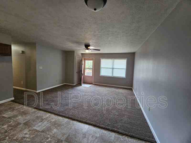 504 Betty Lou Dr - Photo 4 of 9