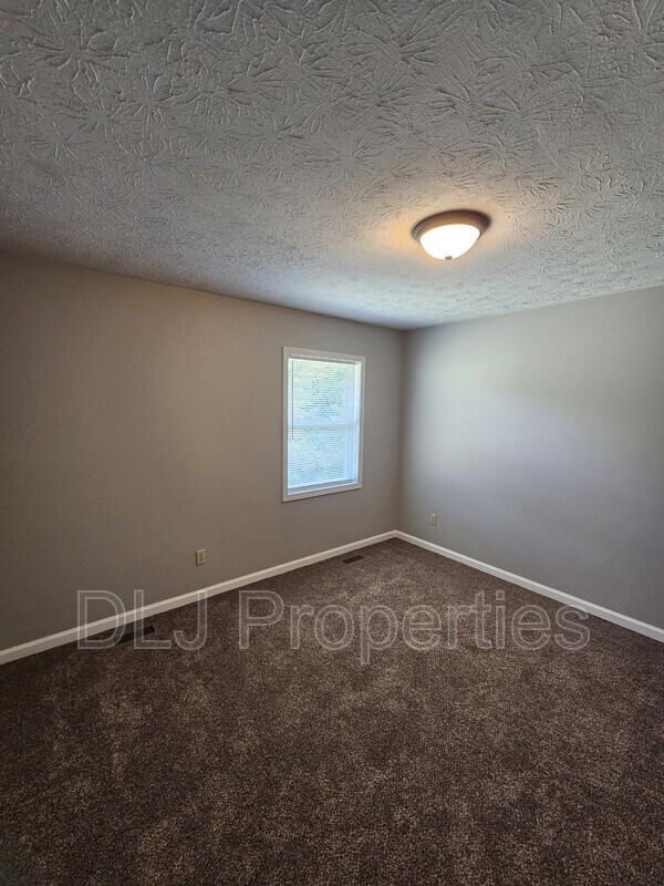 504 Betty Lou Dr - Photo 5 of 9