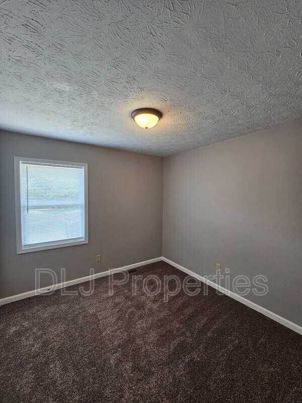 504 Betty Lou Dr - Photo 7 of 9