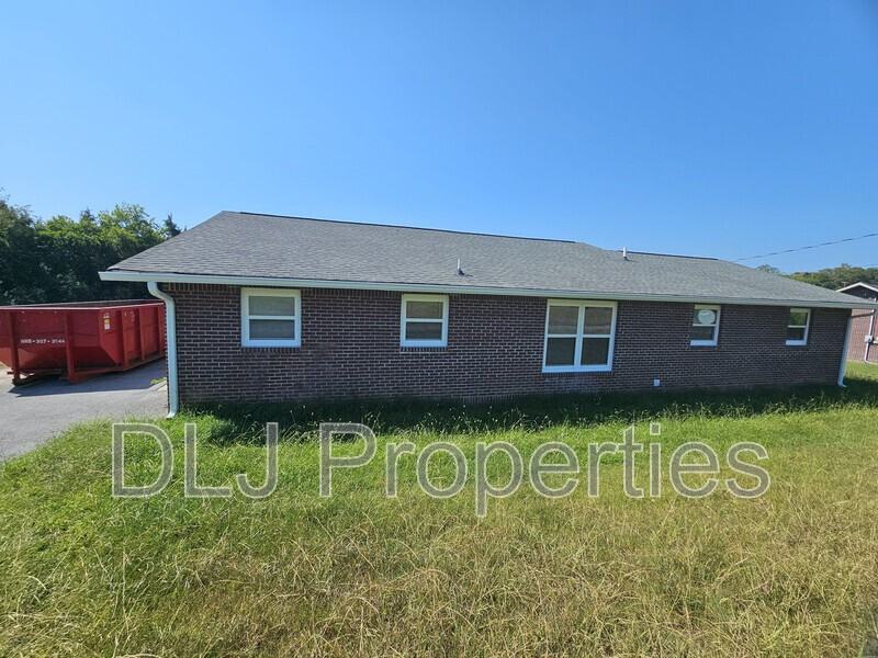 1102 Hicks Rd - Photo 3 of 12