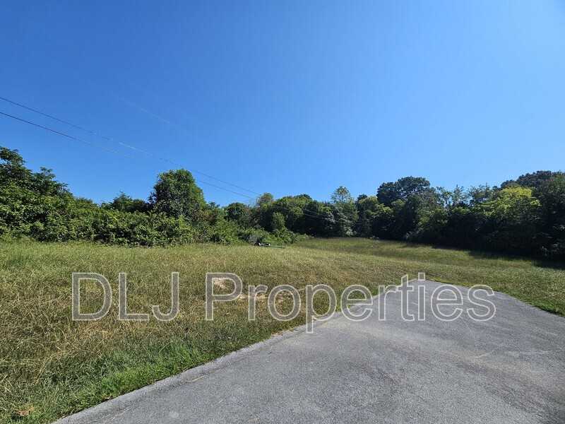 1102 Hicks Rd - Photo 4 of 12