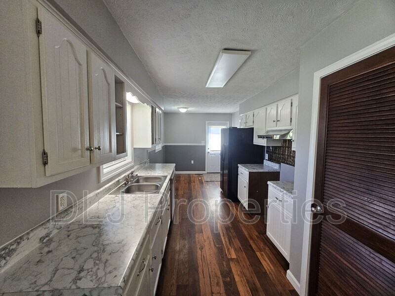 1102 Hicks Rd - Photo 6 of 12