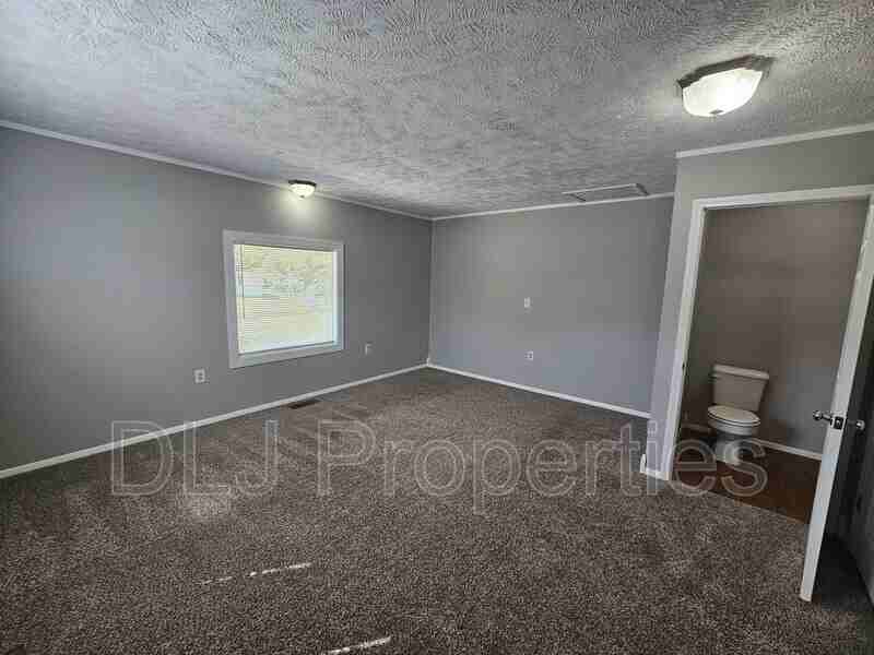 1102 Hicks Rd - Photo 7 of 12