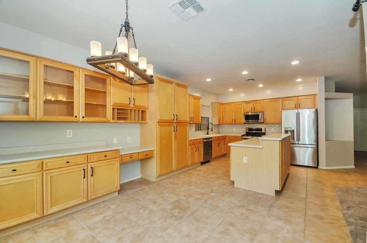 13820 E Via Valderrama - Photo 7 of 27