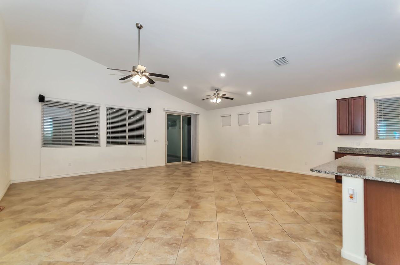 8298 E Magee Hill Loop - Photo 3 of 27
