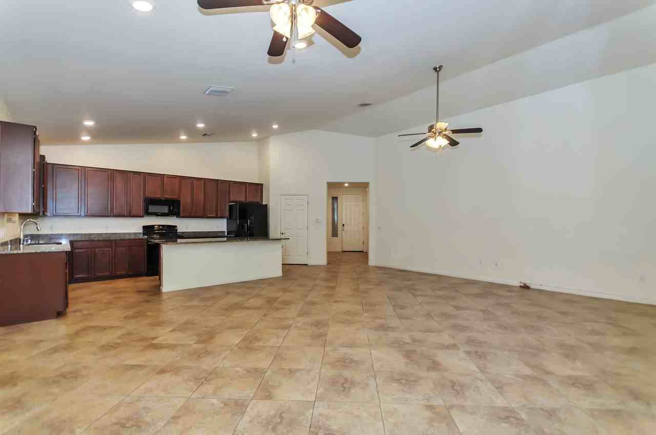 8298 E Magee Hill Loop - Photo 4 of 27