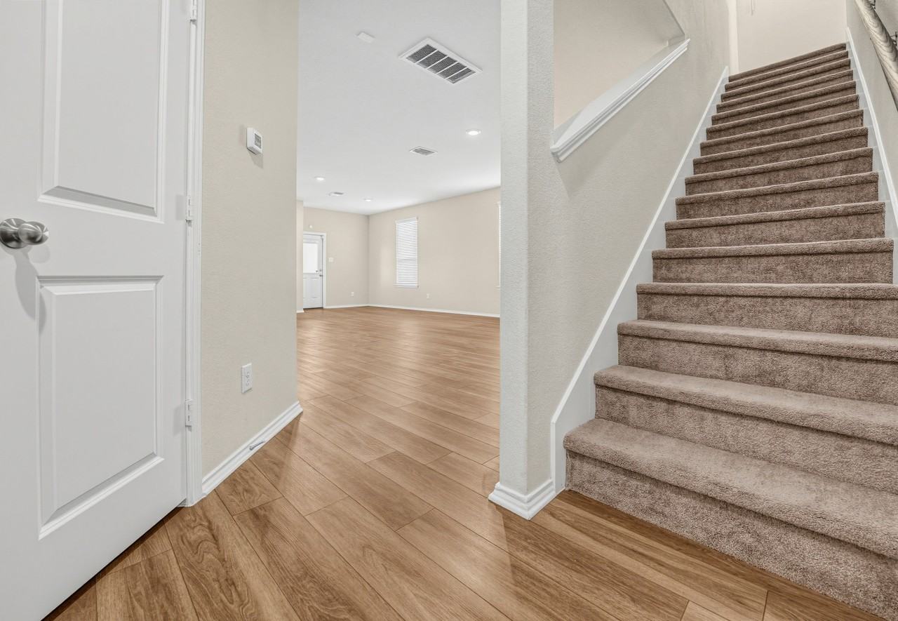 400 Bedford Falls Ln - Photo 2 of 24