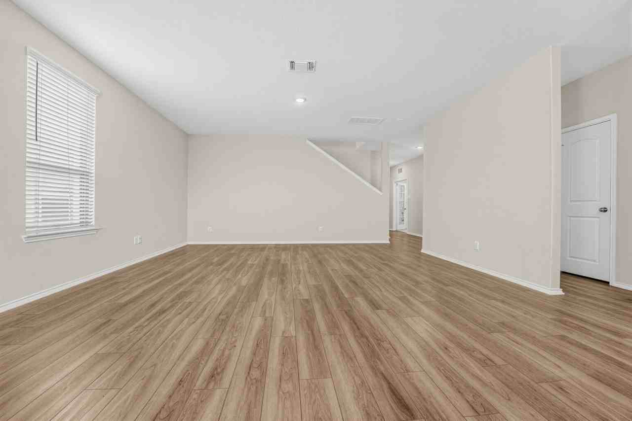 400 Bedford Falls Ln - Photo 4 of 24