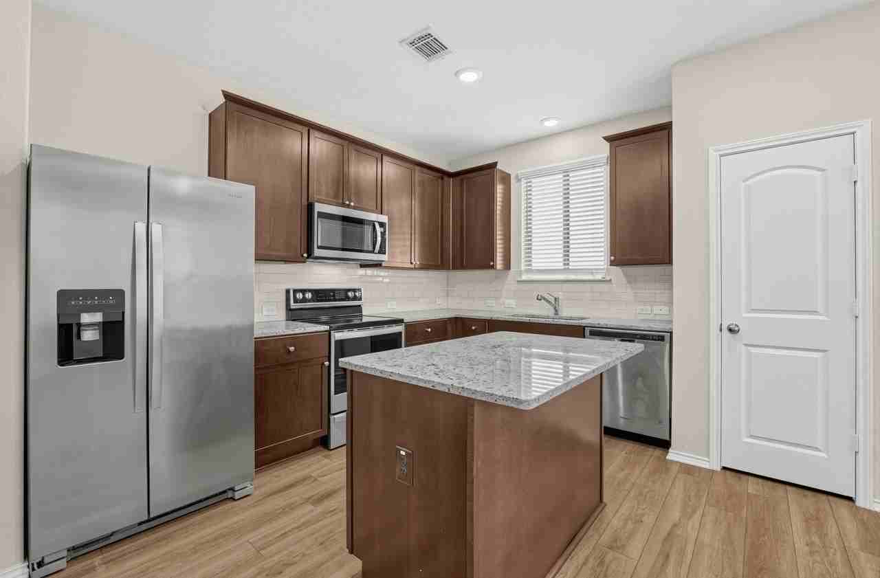 400 Bedford Falls Ln - Photo 5 of 24