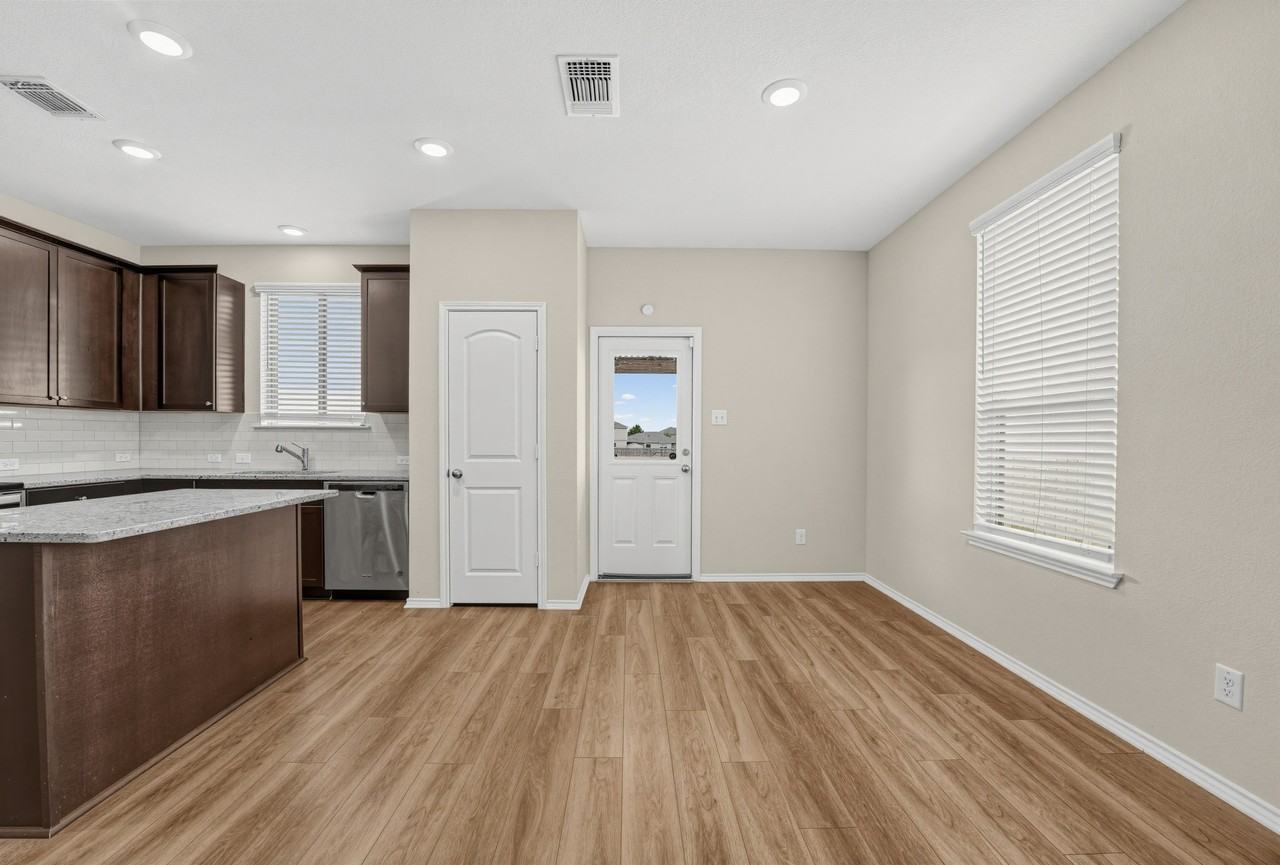 400 Bedford Falls Ln - Photo 6 of 24