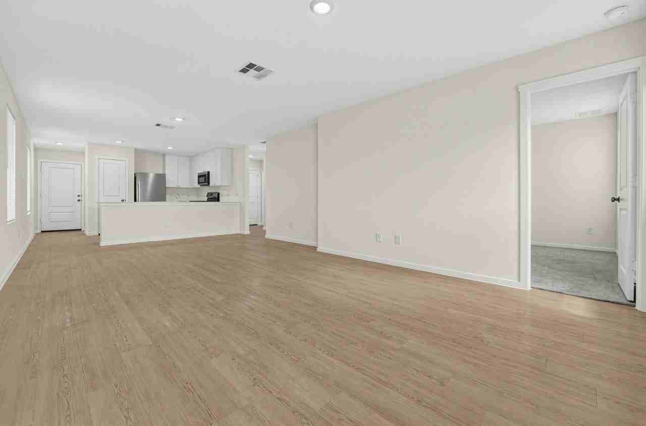 511 Jones Beach Dr - Photo 4 of 24
