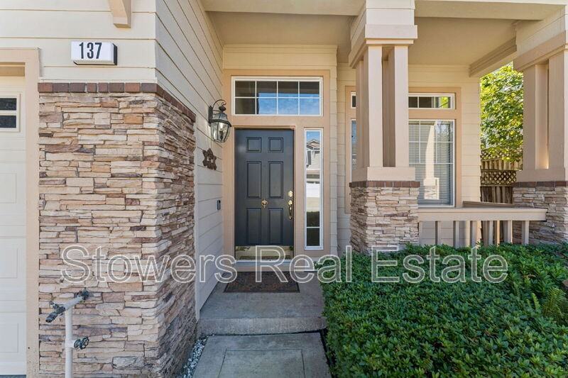 137 Woodcrest Dr - Photo 2 of 44