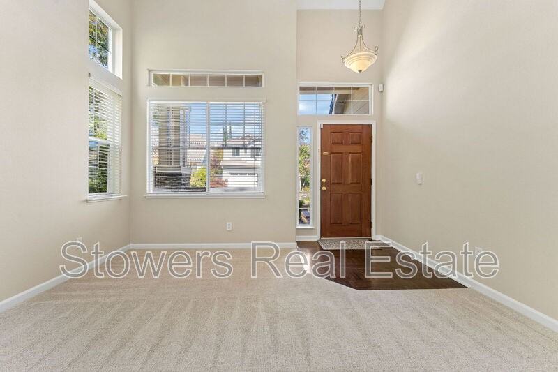 137 Woodcrest Dr - Photo 4 of 44