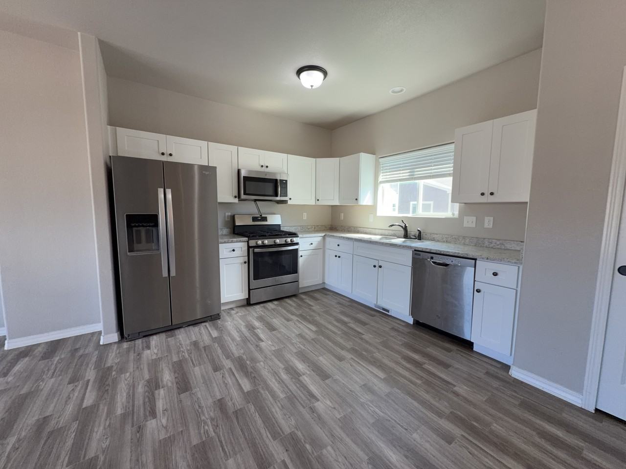 759 Endeavor Way - Photo 4 of 12