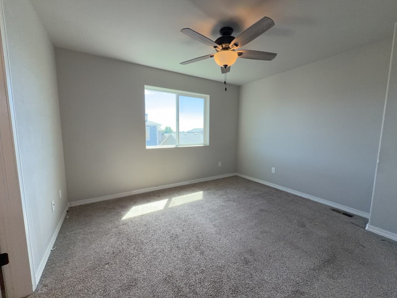 759 Endeavor Way - Photo 6 of 12