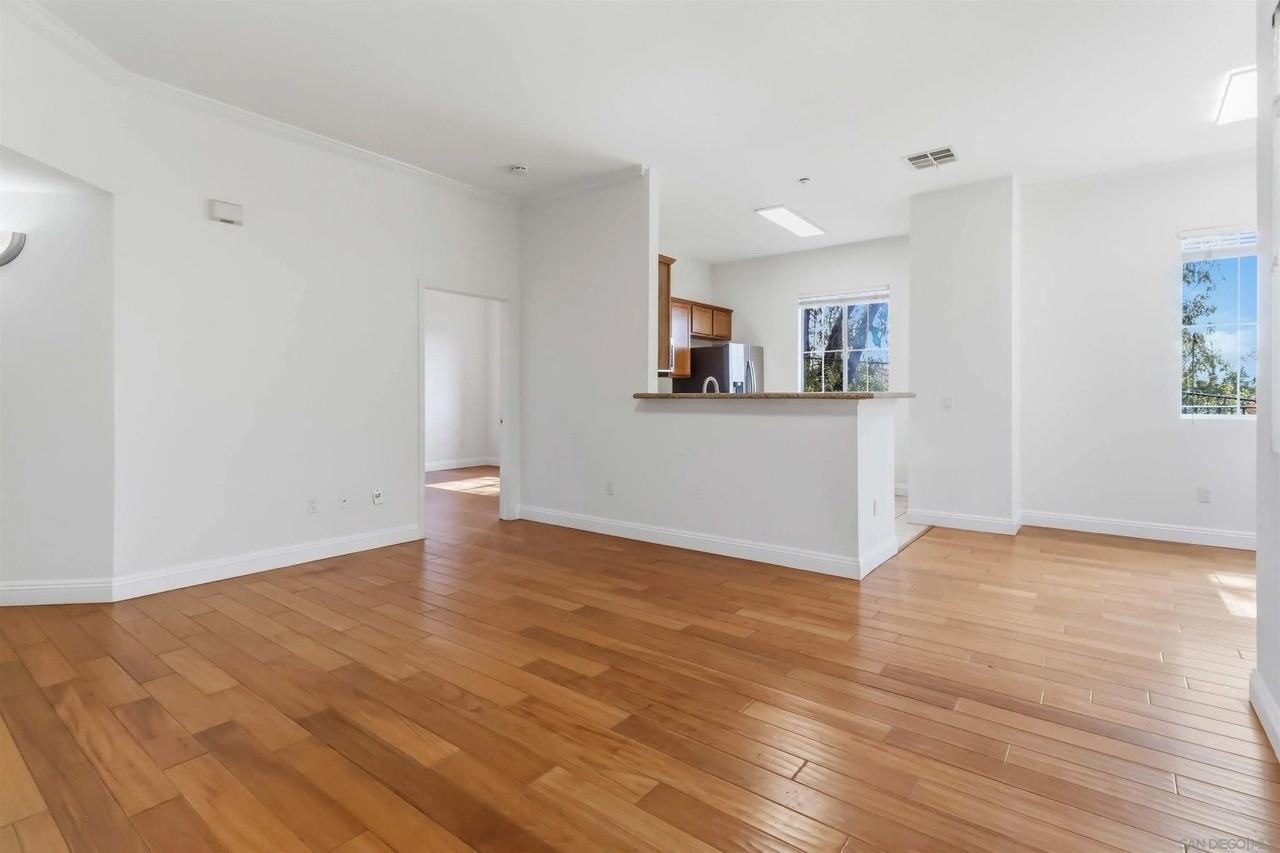 3835 Elijah Ct - Photo 5 of 38