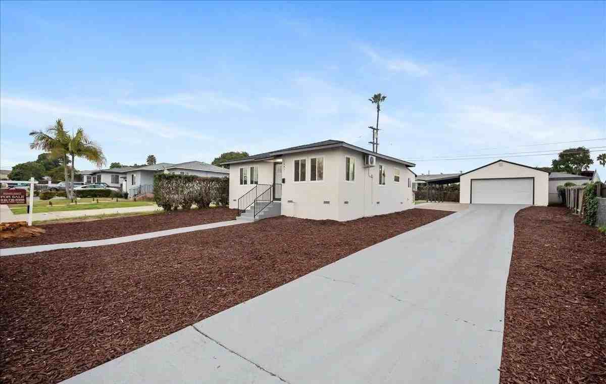 1347 Costa Ave - Photo 5 of 24