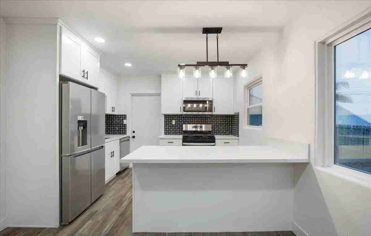 1347 Costa Ave - Photo 6 of 24
