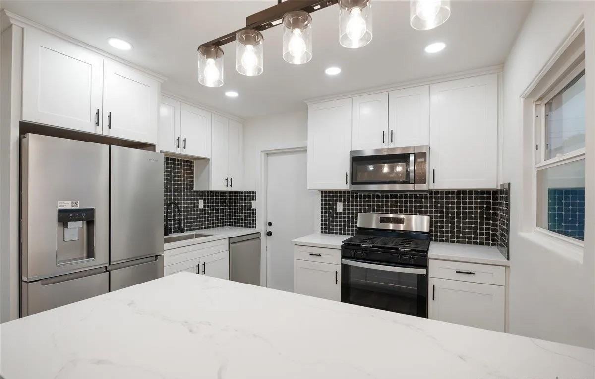 1347 Costa Ave - Photo 7 of 24