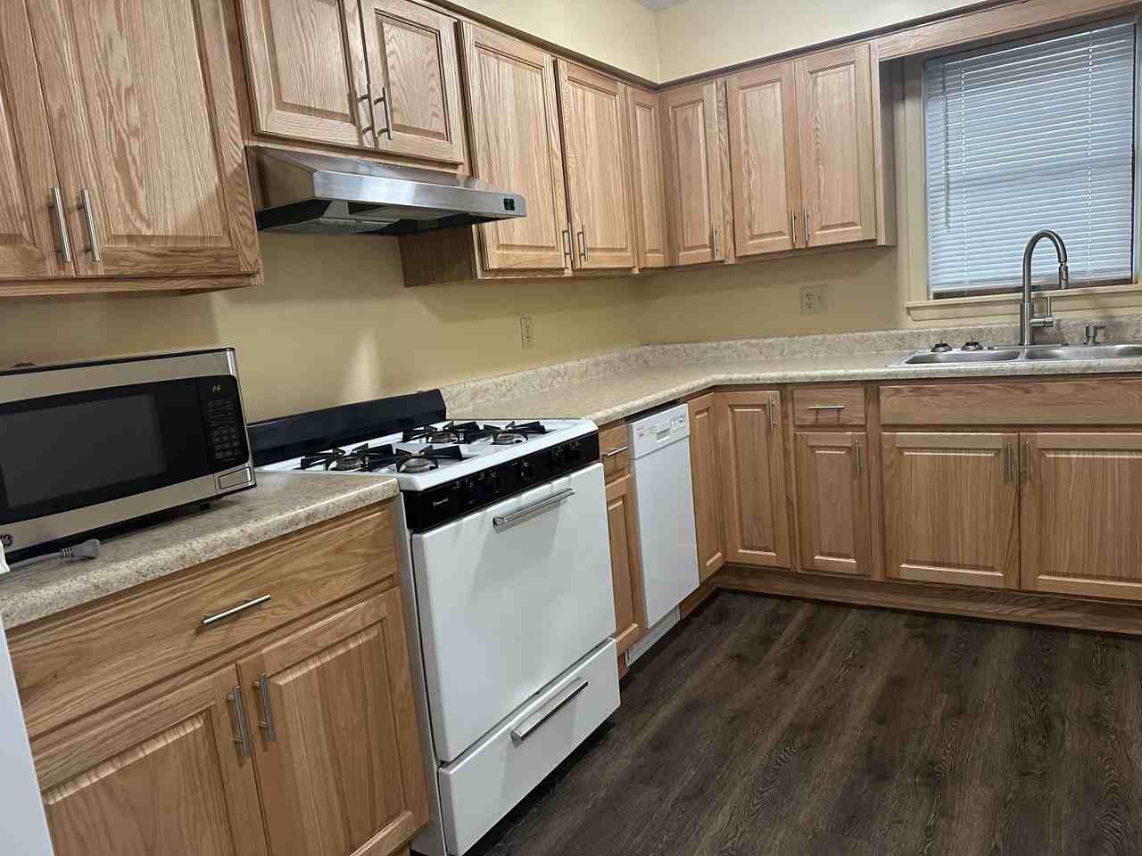 730 South St - Photo 6 of 50