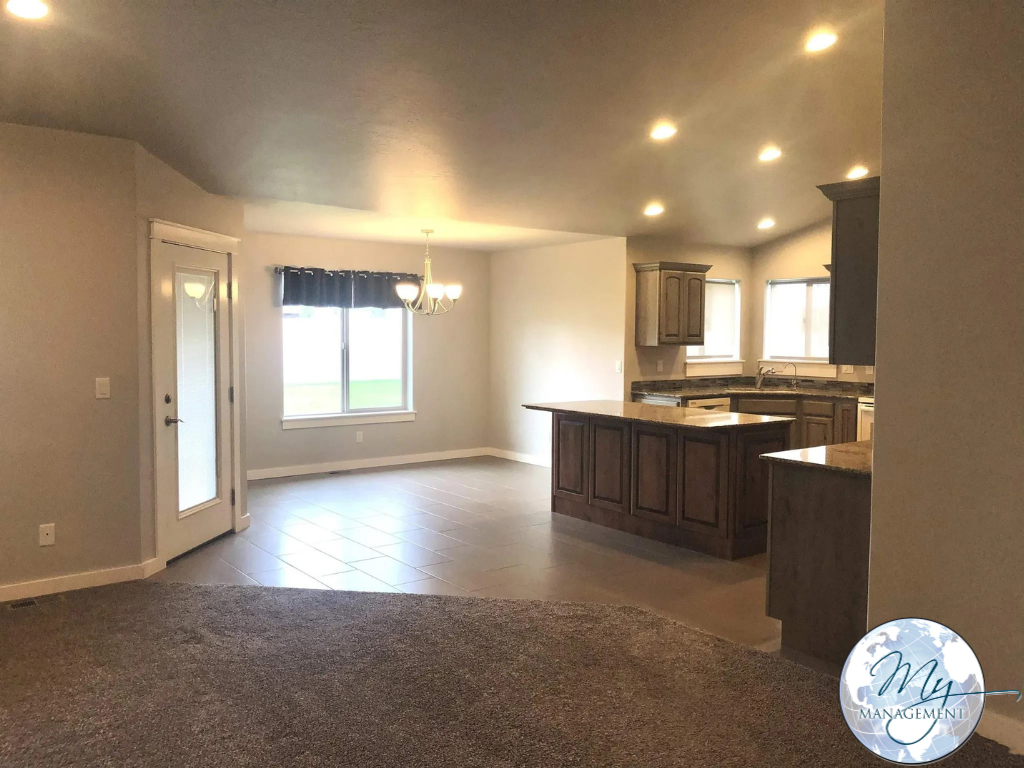 615 Lochsa Rd - Photo 4 of 13