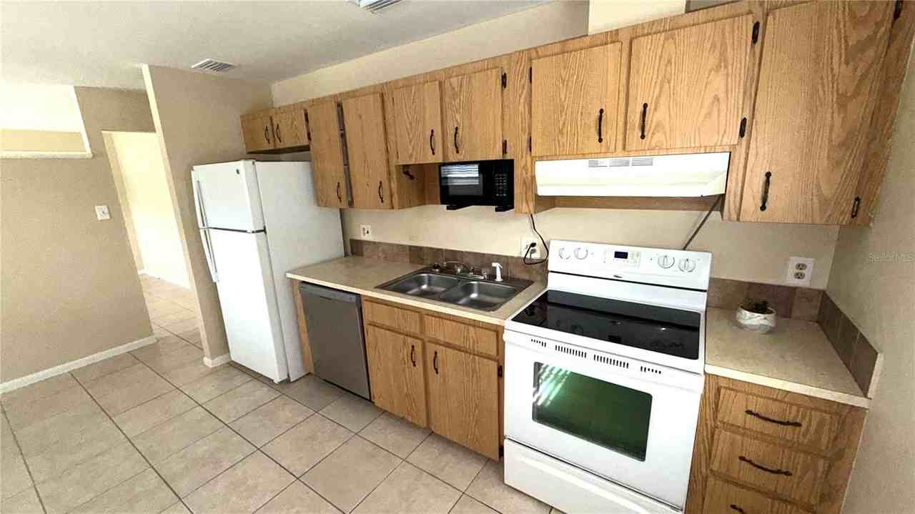 215 E Hibiscus Dr - Photo 5 of 15