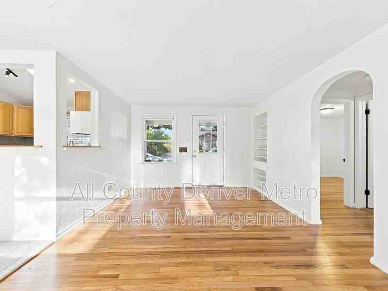 1317 Zenobia St - Photo 4 of 24