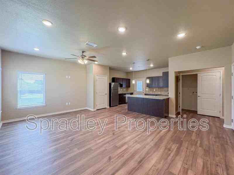 1057 Hibiscus Unit A - Photo 2 of 10