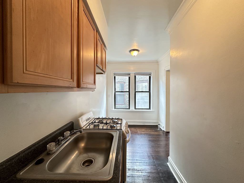 4641 N Paulina St #404 - Photo 5 of 21