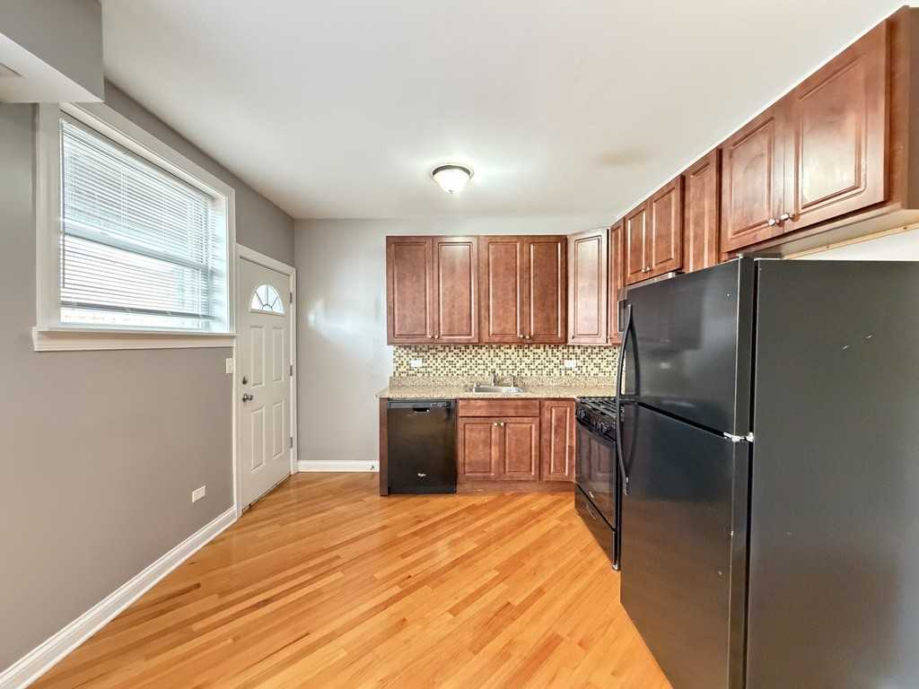 1642 W Pratt Blvd #3D - Photo 2 of 21